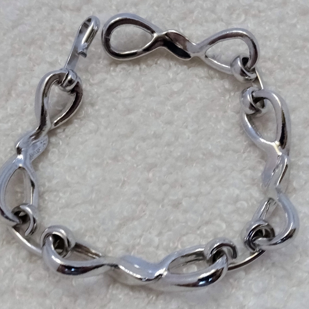 Vintage Avon Silvertone Infinity Knot Panel Bracelet 8 in - Picture 6 of 9